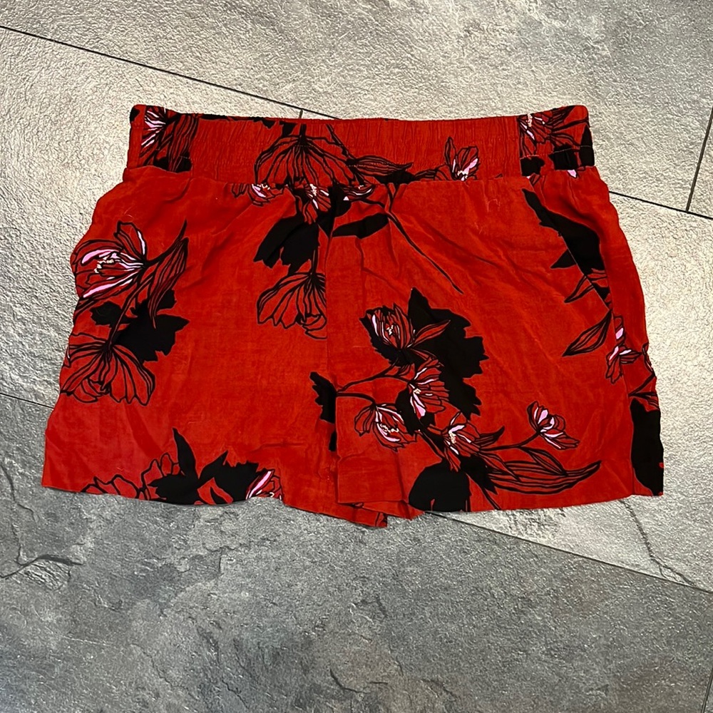 Apt. 9 maroon floral shorts